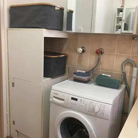 2 Bedroom Small Unit 1 Minute Walk To Shopping Centre No Parking Slot Wollongong Exterior photo